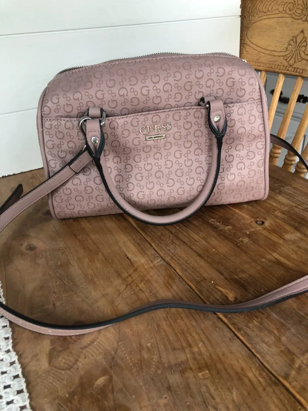 Guess light pink